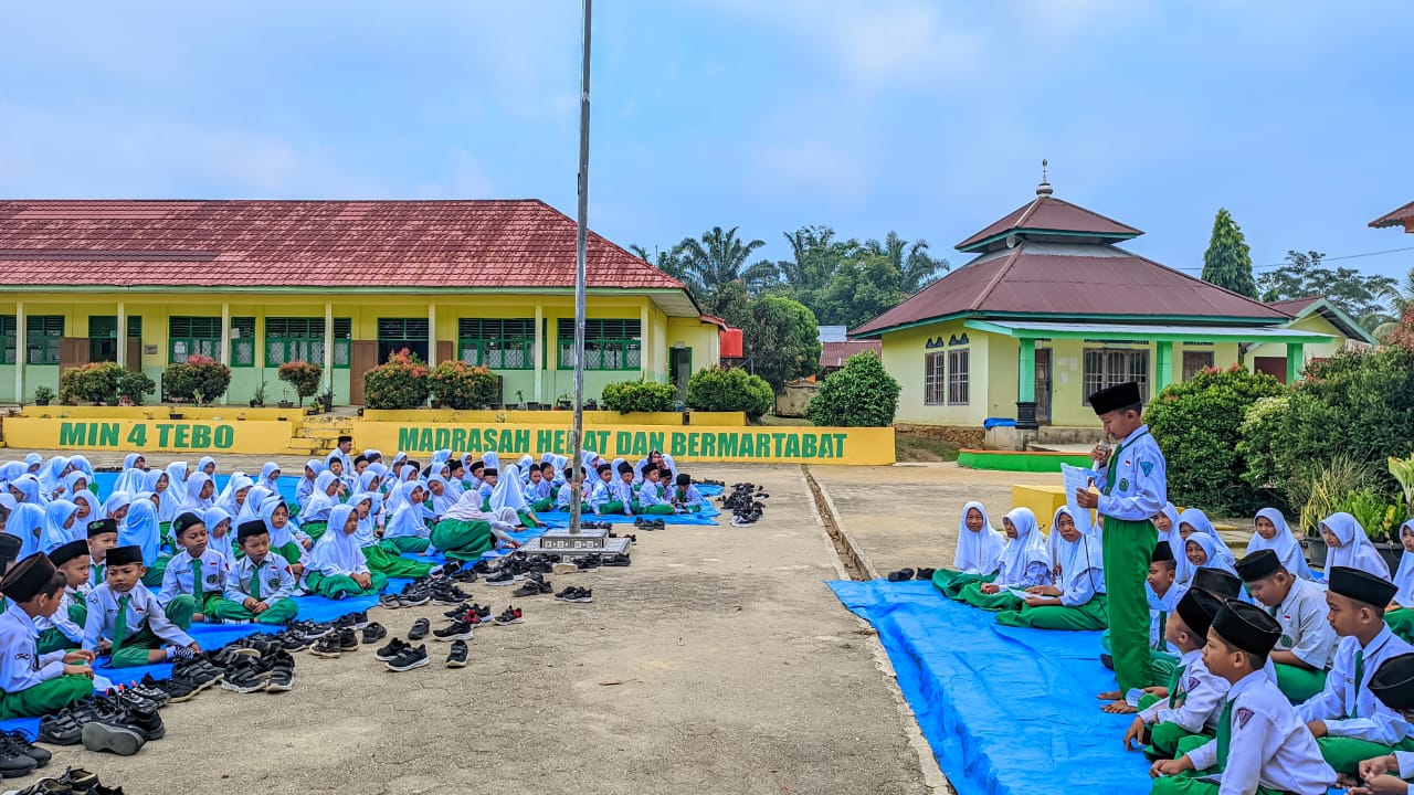 Muhadhoroh: Memupuk Kepercayaan Diri dan Nilai Islami Siswa