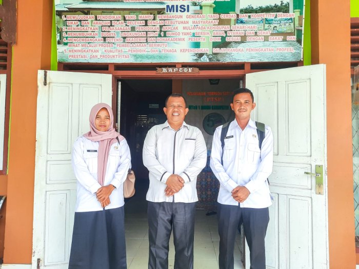 Dinas Sosial Kabupaten Bungo Lakukan Verifikasi PKH di MTsN 1 Bungo Dinas Sosial Kabupaten Bungo Lakukan Verifikasi PKH di MTsN 1 Bungo