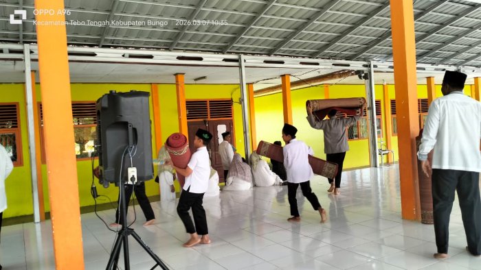 Tim Keagamaan MTsN 1 Tebo Tunjukkan Dedikasi Usai Acara Tim Keagamaan MTsN 1 Tebo Tunjukkan Dedikasi Usai Acara