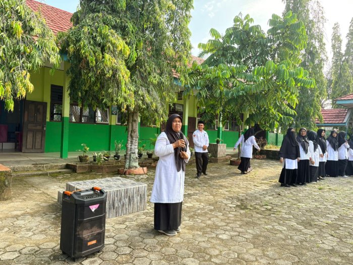 Semangat Baru, Kepala MAN 2 Bungo Ibu Dra. Hj. Masniah, S.Pd. Pimpin Apel Perdana Usai Lebaran Semangat Baru, Kepala MAN 2 Bungo Ibu Dra. Hj. Masniah, S.Pd. Pimpin Apel Perdana Usai Lebaran