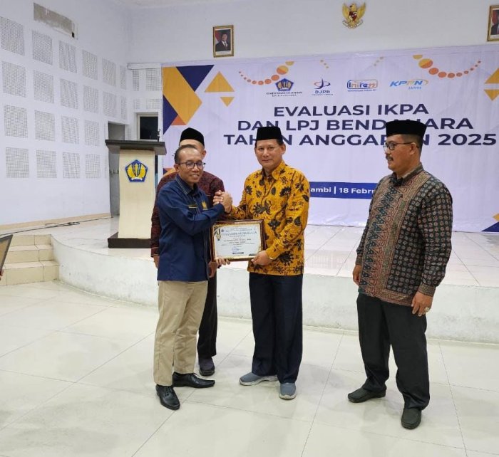 Sabet Penghargaan Rekonsiliasi Terbaik, MAN 1 Kota Jambi Buktikan Tata Kelola Keuangan yang Akuntabel Sabet Penghargaan Rekonsiliasi Terbaik, MAN 1 Kota Jambi Buktikan Tata Kelola Keuangan yang Akuntabel