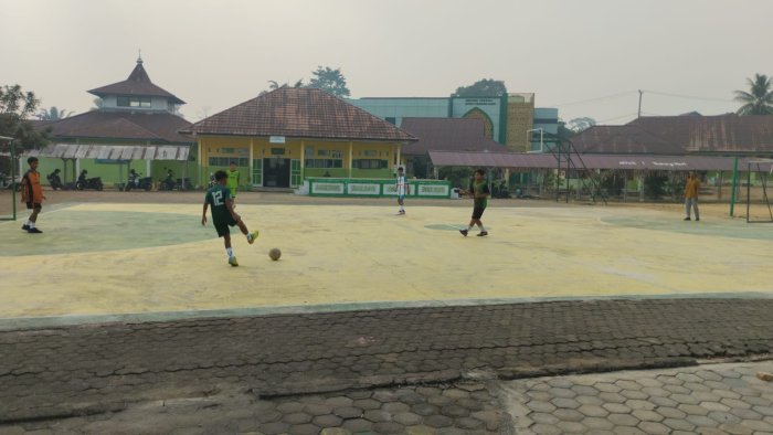 Tim Futsal NEGSA MTsN 1 Batang Hari Intensifkan Latihan Di Bawah Asuhan Bapak Dumrah