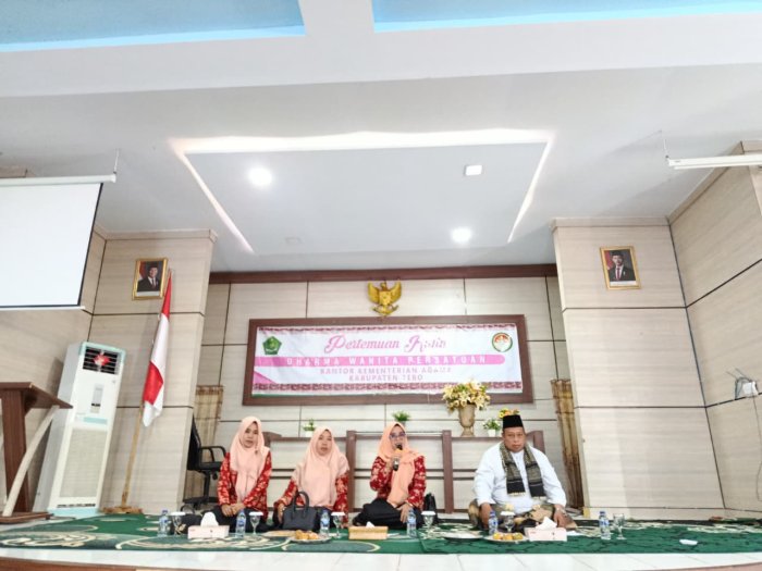 Dharma Wanita Persatuan MIN 3 Tebo Hadiri Kegiatan Arisan DWP Kantor Kemenag Tebo Dharma Wanita Persatuan MIN 3 Tebo Hadiri Kegiatan Arisan DWP Kantor Kemenag Tebo