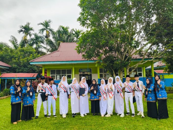 Upacara Bendera di MTsN 5 Tebo Berlangsung Khidmat, Kelas IX B Menjadi Petugas