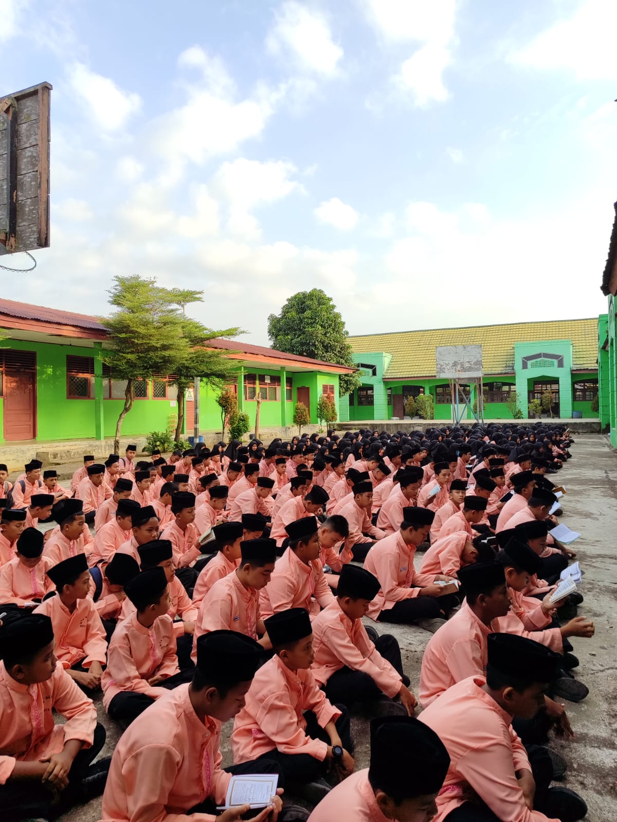 Pembiasaan IMTAQ MTs Negeri 1 Kota Jambi Melalui Pembacaan Yasin