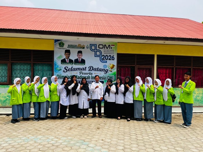 Usai Mengikuti Seleksi OMI 2026, Kepala MAN 2 Bungo Foto Bersama Guru Pembimbing dan Siswa Usai Mengikuti Seleksi OMI 2026, Kepala MAN 2 Bungo Foto Bersama Guru Pembimbing dan Siswa