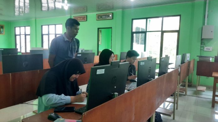 Semangat Berprestasi! MTsN 3 Kota Jambi Ikuti Simulasi OMI 2026