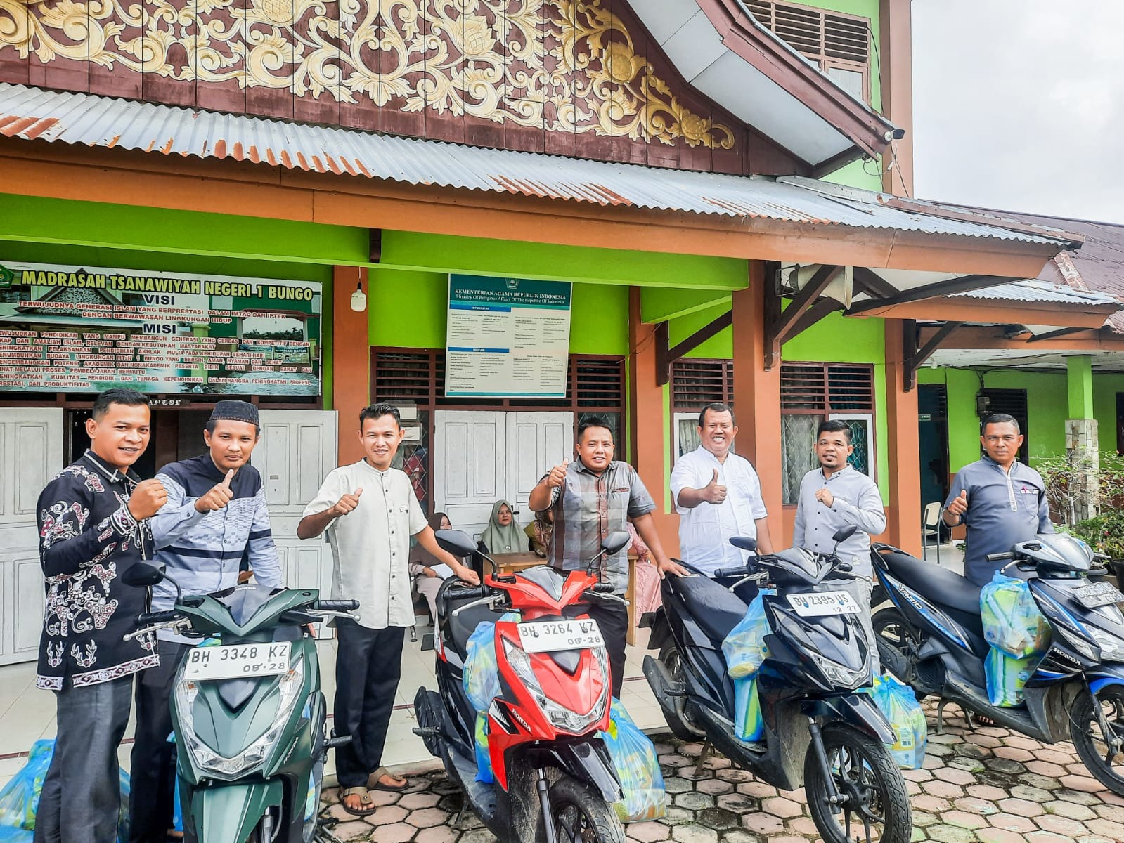 Pendistribusian dan Penyaluran Zakat Profesi, Kepala MTsN 1 Bungo: Kita Berikan Kepada Asnaf yang 8 Pendistribusian dan Penyaluran Zakat Profesi, Kepala MTsN 1 Bungo: Kita Berikan Kepada Asnaf yang 8