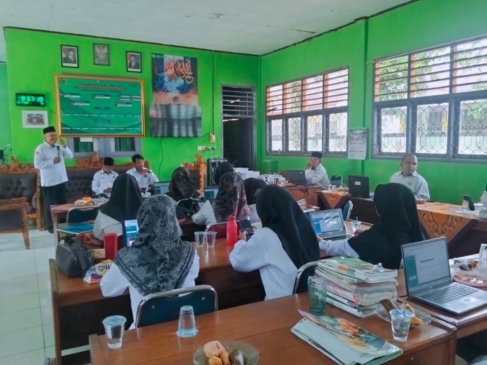 Sosialisasi MAGIS(Madrasah Digital Supervision) Guru Madrasah Dihadiri Seluruh Majelis Guru MIN 3 Tebo dan Madrasah lain