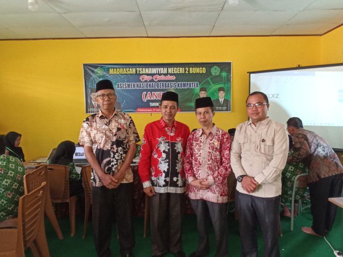 Kepala Kemenag Kabupaten Bungo Tinjau Langsung Pelaksanaan ANBK di MTsN 2 Bungo Kepala Kemenag Kabupaten Bungo Tinjau Langsung Pelaksanaan ANBK di MTsN 2 Bungo
