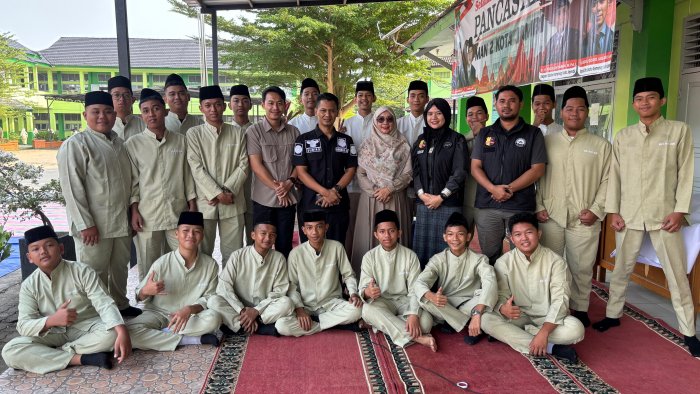 Dzaki Irfanul Hakim, Bintang Muda Hadroh MAN 2 Kota Jambi dengan Suara yang Menyentuh Hati Dzaki Irfanul Hakim, Bintang Muda Hadroh MAN 2 Kota Jambi dengan Suara yang Menyentuh Hati