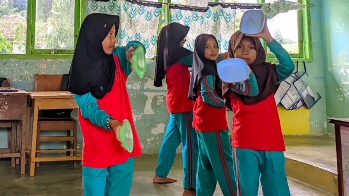 Tim Tari Piring MIN 4 Tebo Tunjukkan Kemajuan Pesat, Koreografi Mulai Matang