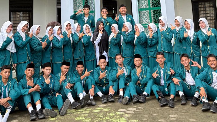 Langkah Terakhir yang Berkesan: XII IIK 1 Bertugas pada Upacara Bendera MAN 2 Kota Jambi Langkah Terakhir yang Berkesan: XII IIK 1 Bertugas pada Upacara Bendera MAN 2 Kota Jambi