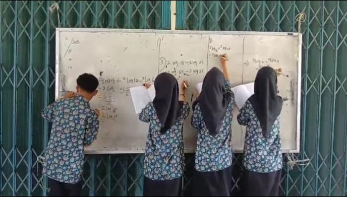 Siswa Antusias Ikuti Pembahasan Soal TKA Materi Logaritma di MAN 2 Bungo Siswa Antusias Ikuti Pembahasan Soal TKA Materi Logaritma di MAN 2 Bungo