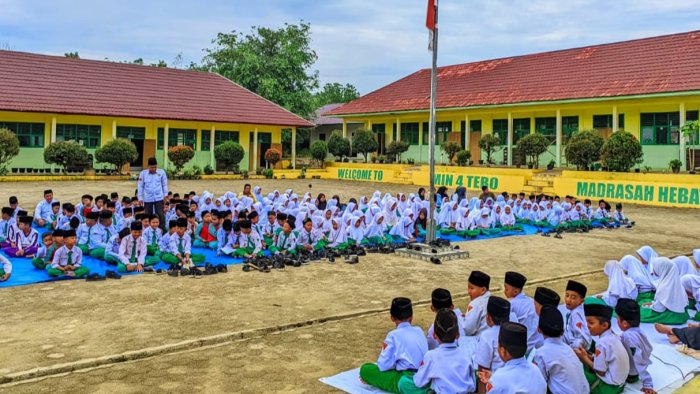 Kilas Balik 2025: Muhadhoroh MIN 4 Tebo - Melahirkan Generasi yang Berani Tampil Kilas Balik 2025: Muhadhoroh MIN 4 Tebo - Melahirkan Generasi yang Berani Tampil