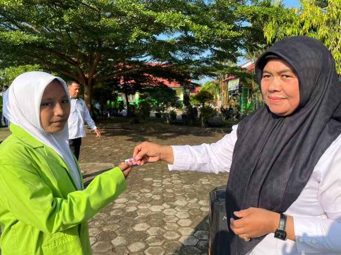 MAN 2 Bungo Bagikan Paket Internet untuk Akses Soal Google Form pada Pembukaan ASAS MAN 2 Bungo Bagikan Paket Internet untuk Akses Soal Google Form pada Pembukaan ASAS