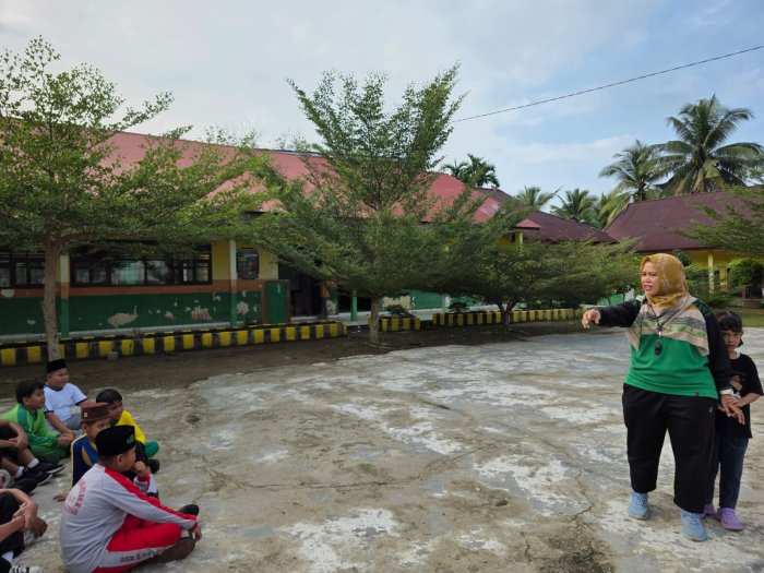 Seru dan Penuh Tantangan, Pembelajaran PJOK Kelas VII MTsN 1 Bungo Hadirkan Praktik Permainan Sepak Bola Seru dan Penuh Tantangan, Pembelajaran PJOK Kelas VII MTsN 1 Bungo Hadirkan Praktik Permainan Sepak Bola