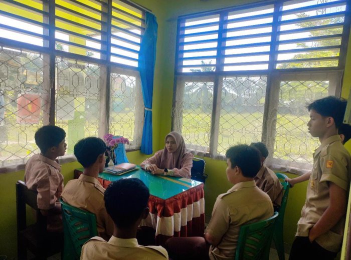Guru BK MAN 2 Bungo, Ibu Dhea Ratu, S.Pd.Gr, Laksanakan Bimbingan Siswa untuk Tingkatkan Motivasi dan Karakter Guru BK MAN 2 Bungo, Ibu Dhea Ratu, S.Pd.Gr, Laksanakan Bimbingan Siswa untuk Tingkatkan Motivasi dan Karakter