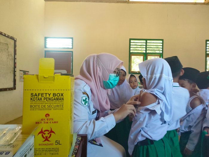 Puskesmas Rimbo Bujang II Laksanakan Imunisasi BIAS di MIN 4 Tebo Puskesmas Rimbo Bujang II Laksanakan Imunisasi BIAS di MIN 4 Tebo
