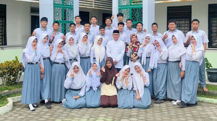 Salam Perpisahan untuk Pak H. Sawang: Guru yang Dikenang Hangat oleh Siswa MAN 2 Kota Jambi Salam Perpisahan untuk Pak H. Sawang: Guru yang Dikenang Hangat oleh Siswa MAN 2 Kota Jambi