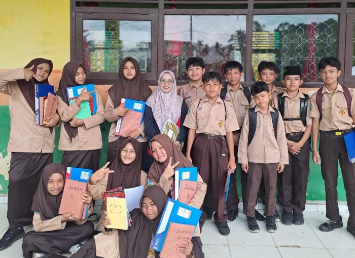 Komitmen Wali Kelas dan Murid Menata Kelas Berbuah Prestasi, Kelas VII A Jadi Teladan Komitmen Wali Kelas dan Murid Menata Kelas Berbuah Prestasi, Kelas VII A Jadi Teladan