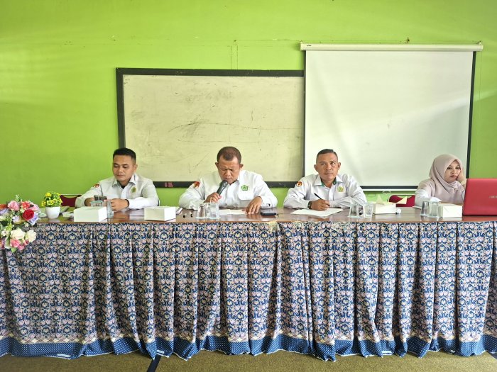 Kepala MTsN 1 Bungo Ajak GTK Maknai Hijrah sebagai Momentum Perubahan dan Peningkatan Kinerja Kepala MTsN 1 Bungo Ajak GTK Maknai Hijrah sebagai Momentum Perubahan dan Peningkatan Kinerja