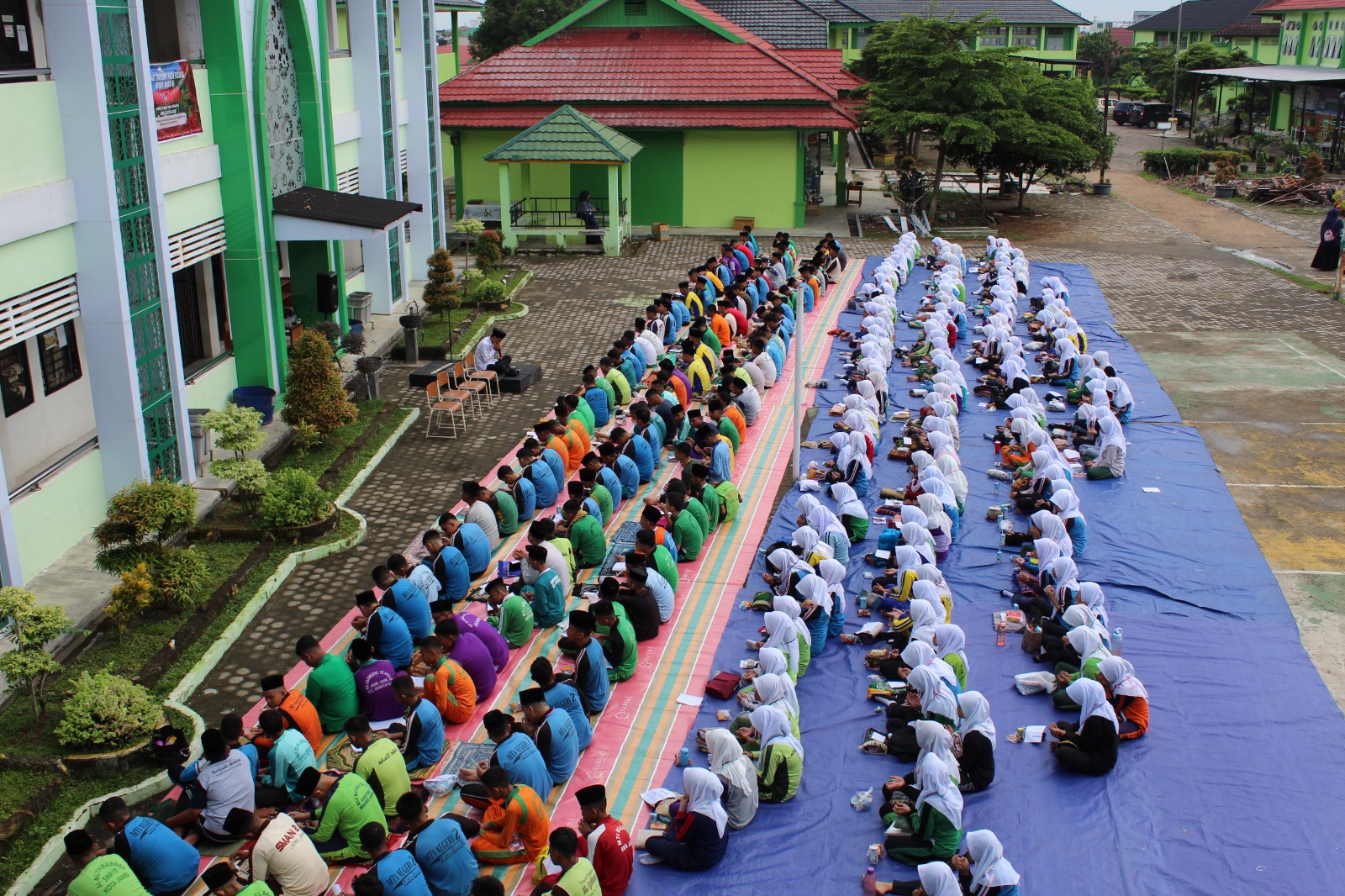 Pembiasaan Dini Sholat Dhuha di MAN 2 Kota Jambi pada Kegiatan MATSAMA 2024* Pembiasaan Dini Sholat Dhuha di MAN 2 Kota Jambi pada Kegiatan MATSAMA 2024*