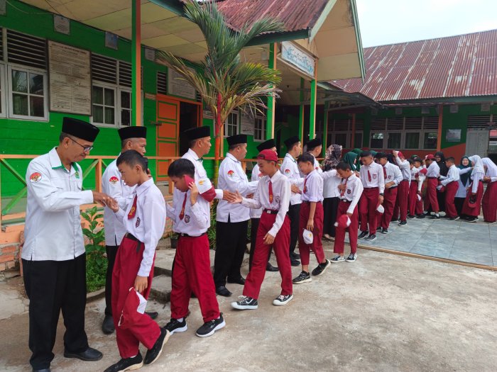 Semangat Baru di Hari Pertama! Halal Bihalal dan Prestasi Gemilang Warnai Masuk Sekolah di MI Negeri 1 TJB Semangat Baru di Hari Pertama! Halal Bihalal dan Prestasi Gemilang Warnai Masuk Sekolah di MI Negeri 1 TJB