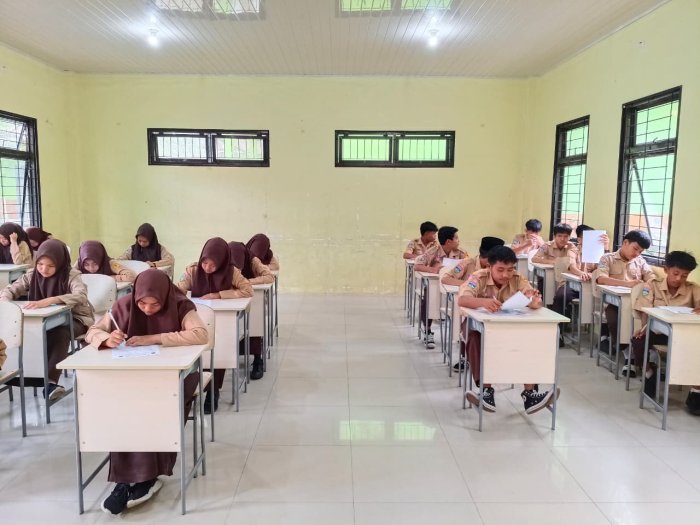 Ujian IPS Berjalan Tertib dan Lancar di Hari Ketiga ASAT MTsN 1 Bungo Ujian IPS Berjalan Tertib dan Lancar di Hari Ketiga ASAT MTsN 1 Bungo