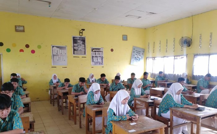 Siswa Kelas X dan XI MAN 1 Kota Jambi Antusias Ikuti Asesmen Sumatif Akhir Tahun Berbasis Komputer