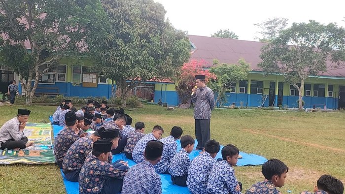 Kultum Pagi MTsN 5 Tebo Ajak Siswa Tingkatkan Diri Kultum Pagi MTsN 5 Tebo Ajak Siswa Tingkatkan Diri