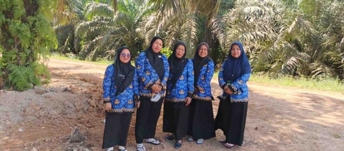 #Majlis Guru dan Staf MIN 1 Muaro Jambi Kunjungi Siswa Sakit #Majlis Guru dan Staf MIN 1 Muaro Jambi Kunjungi Siswa Sakit