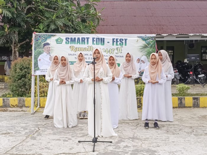 Semangat Baru dari Kelas 7! Peserta Termuda Ramaikan Lomba Vokal Grup SMART Ramadan MTsN 1 Bungo Semangat Baru dari Kelas 7! Peserta Termuda Ramaikan Lomba Vokal Grup SMART Ramadan MTsN 1 Bungo