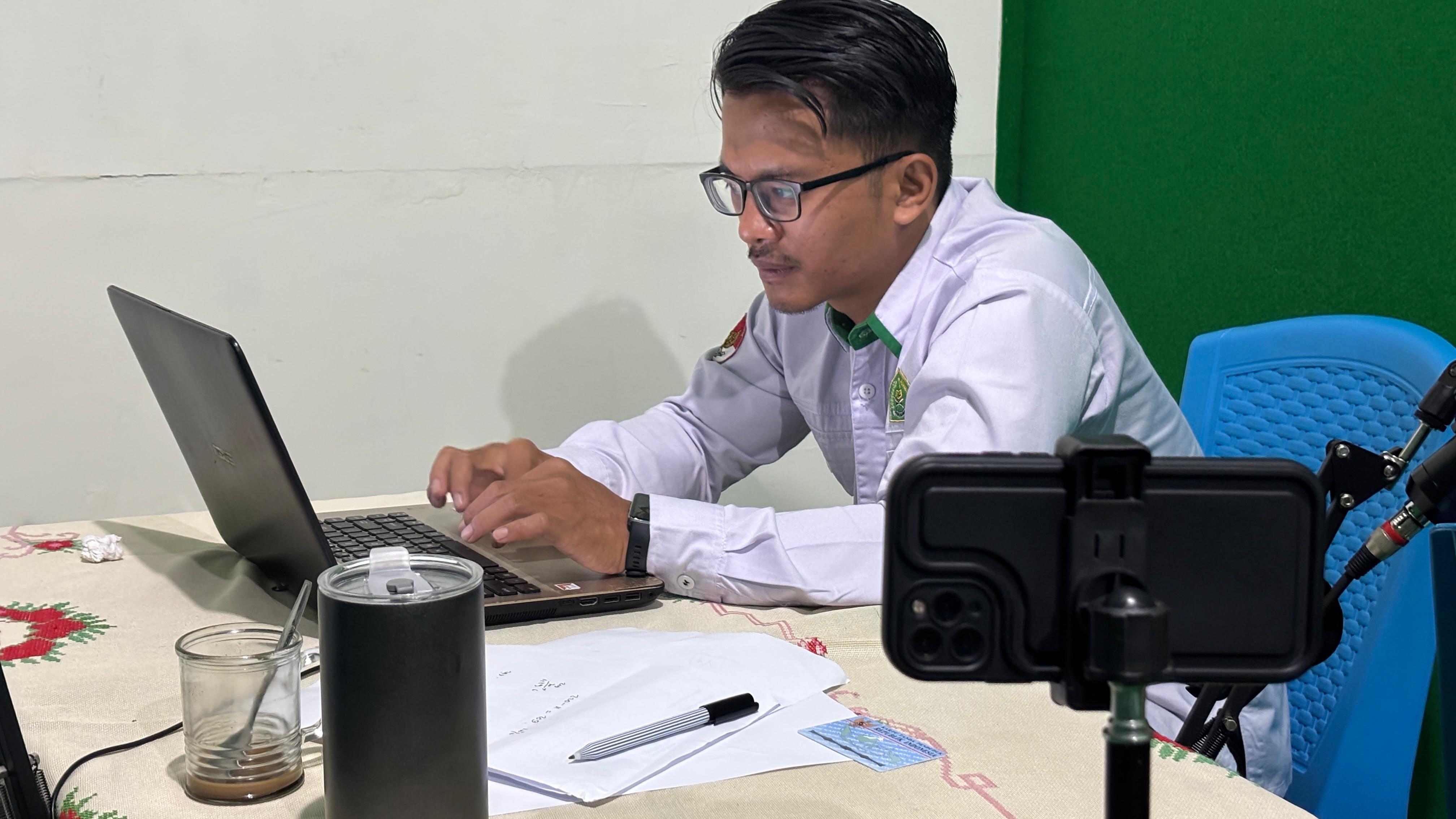 Guru MAN 2 Kota Jambi Bahu Membahu Persiapkan UKMPPG Batch 2 Guru MAN 2 Kota Jambi Bahu Membahu Persiapkan UKMPPG Batch 2