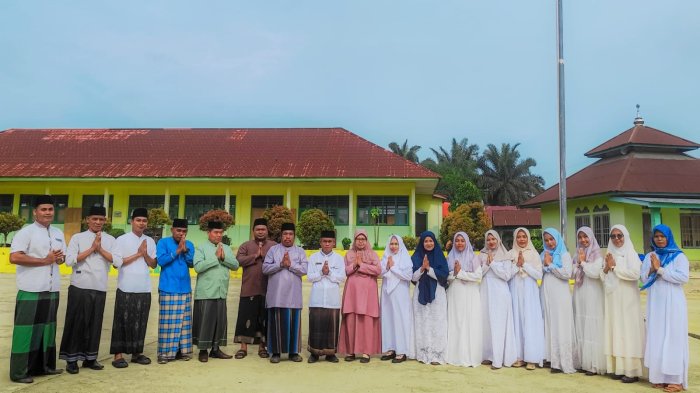 Menghayati Nilai Santri: Ucapan Hari Santri Nasional dari Keluarga Besar MIN 4 Tebo. Menghayati Nilai Santri: Ucapan Hari Santri Nasional dari Keluarga Besar MIN 4 Tebo.