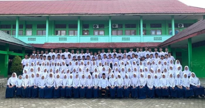 MTsNegeri 1 Kota Jambi Umumkan Kelulusan 100 Persen Siswa MTsNegeri 1 Kota Jambi Umumkan Kelulusan 100 Persen Siswa