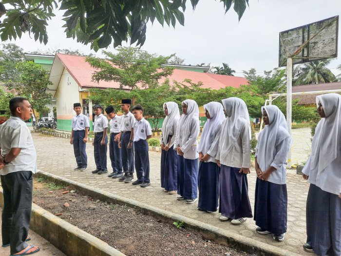 Sebelum PBM Dimulai, Waka Kesiswaan Beri Arahan Penting kepada Seluruh Ketua Kelas