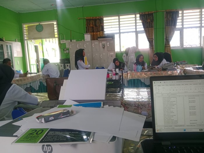 Wujudkan Tata Kelola Unggul, Kepala MIN 3 Kerinci Siapkan Dokumen Pembinaan Madrasah Tahun 2026 Wujudkan Tata Kelola Unggul, Kepala MIN 3 Kerinci Siapkan Dokumen Pembinaan Madrasah Tahun 2026