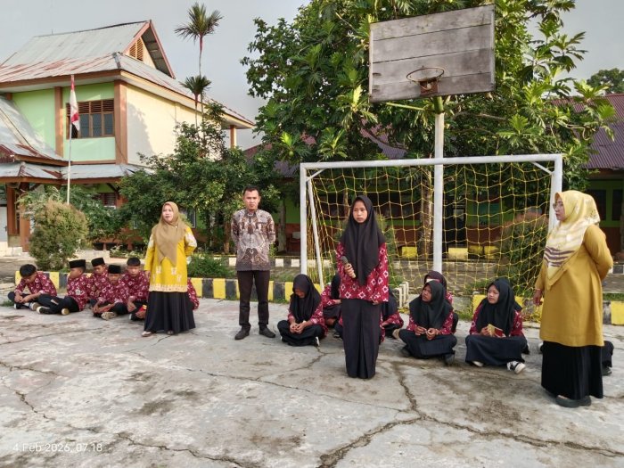 GTK Piket Rabu MTsN 1 Bungo Hidupkan Pembiasaan Pagi Lewat Muhadharah GTK Piket Rabu MTsN 1 Bungo Hidupkan Pembiasaan Pagi Lewat Muhadharah