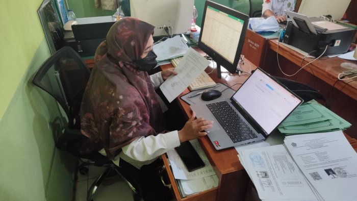 Optimalkan Validasi Data Siswa, Operator EMIS MTsN 1 Batang Hari Kebut Penarikan Data Kelas 7 untuk BAP BOS 2026 Optimalkan Validasi Data Siswa, Operator EMIS MTsN 1 Batang Hari Kebut Penarikan Data Kelas 7 untuk BAP BOS 2026