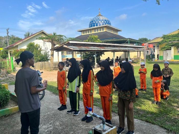 Mantapkan Kesiapan Persami, Siswa-Siswi MIN 1 Muaro Jambi Gelar Latihan LKBB Didampingi Pembina