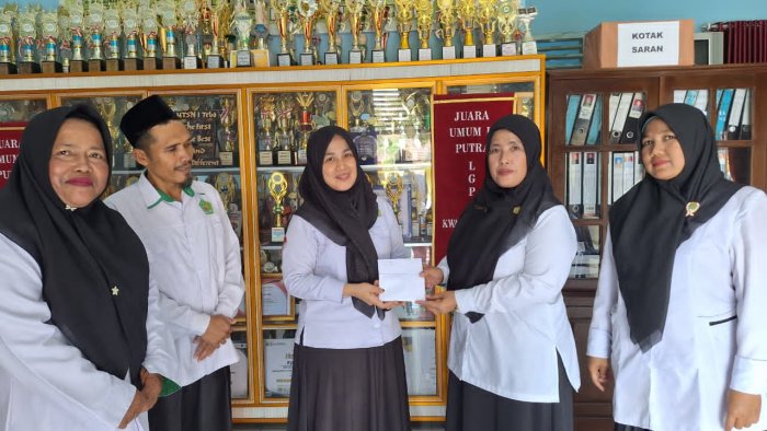MTsN 1 Tebo Sampaikan Tali kasih Sebagai Wujud Duka Cita