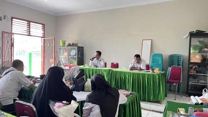 Kepala Madrasah MAN 1 Tanjung Jabung Timur Pimpin Rapat Awal Tahun Ajaran 2026/2027 Kepala Madrasah MAN 1 Tanjung Jabung Timur Pimpin Rapat Awal Tahun Ajaran 2026/2027