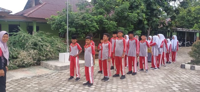 Jaga Kebugaran Jasmani, Guru PJOK MTsN 1 Bungo Ajak Siswa Latihan Fisik Jaga Kebugaran Jasmani, Guru PJOK MTsN 1 Bungo Ajak Siswa Latihan Fisik