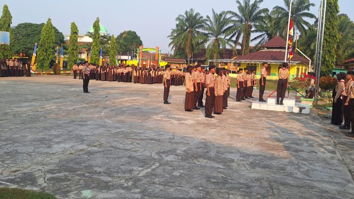 MAN 2 Tebo Gelar Upacara Peringatan Hari Pramuka dan Pelantikan Dewan Ambalan
