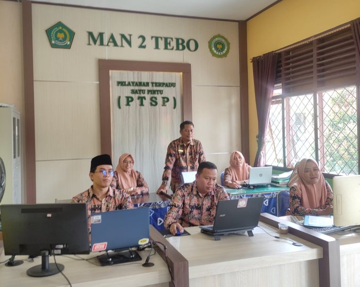 Kamad dan Guru MAN 2 Tebo Mengikuti Pembinaan Kemenag Via Zoom. Kamad dan Guru MAN 2 Tebo Mengikuti Pembinaan Kemenag Via Zoom.