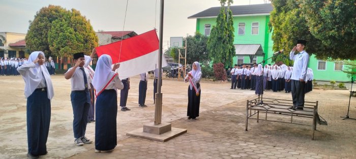 Semangat Nasionalisme Terpancar, Pramuka MTsN 2 Bungo Tampil Memukau di Upacara Bendera
