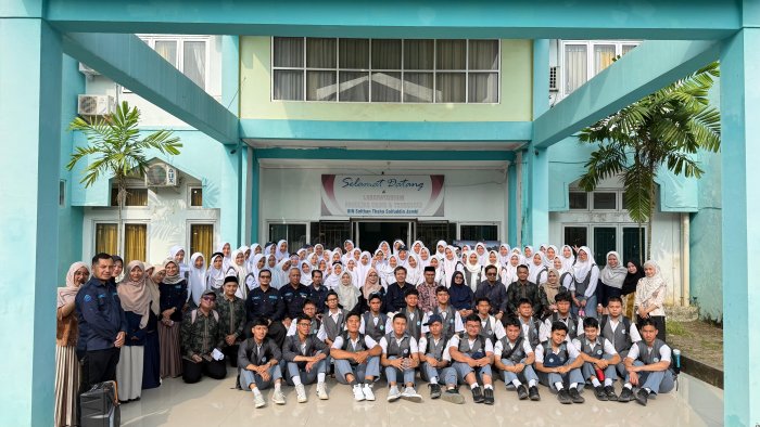 Tingkatkan Keterampilan Sains, Siswa Kelas Global MAN 2 Kota Jambi Ikuti Open Lab di FST UIN STS Jambi