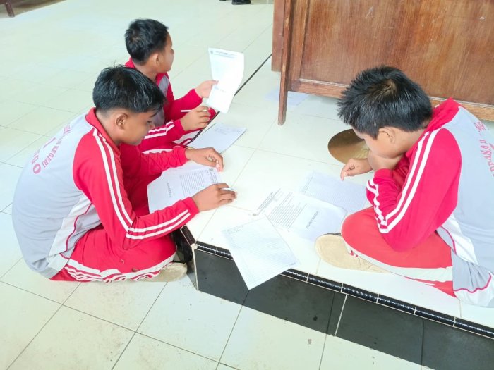Semangat Anak Pramuka MTsN 1 Bungo Ikuti PTS Walau Disibukkan Latihan