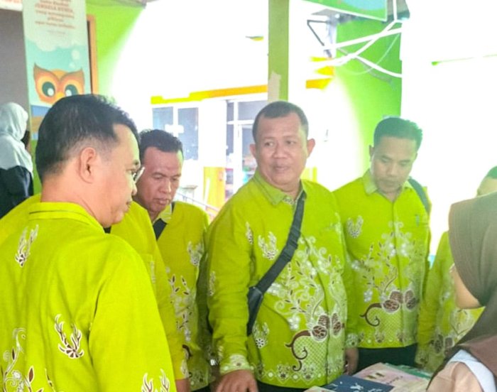 Kepala MTsN 1 Bungo dan K3M Laksanakan Studi Tiru ke MTsN 1 Tangerang Selatan, Tinjau Galeri Literasi Madrasah Kepala MTsN 1 Bungo dan K3M Laksanakan Studi Tiru ke MTsN 1 Tangerang Selatan, Tinjau Galeri Literasi Madrasah